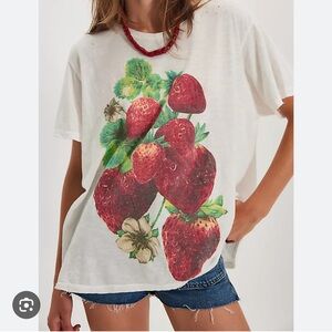 Magnolia Pearl Strawberry Blooms tee